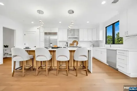 2 Skye Drive Paramus NJ 07652