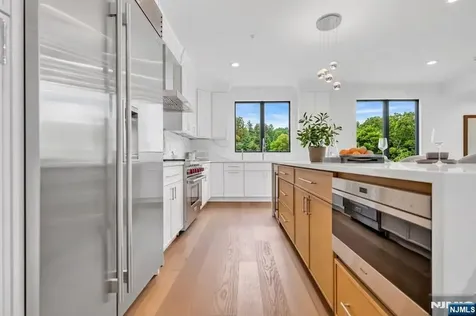 2 Skye Drive Paramus NJ 07652