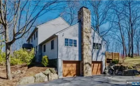 9 Buckhaven Trail Hardyston NJ 07460