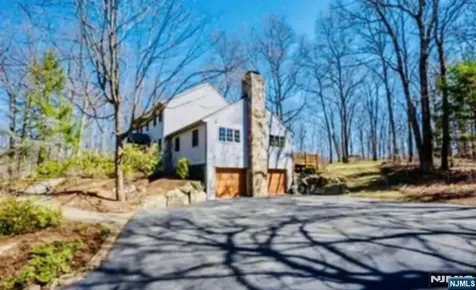 9 Buckhaven Trail Hardyston NJ 07460
