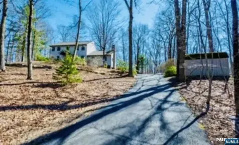 9 Buckhaven Trail Hardyston NJ 07460
