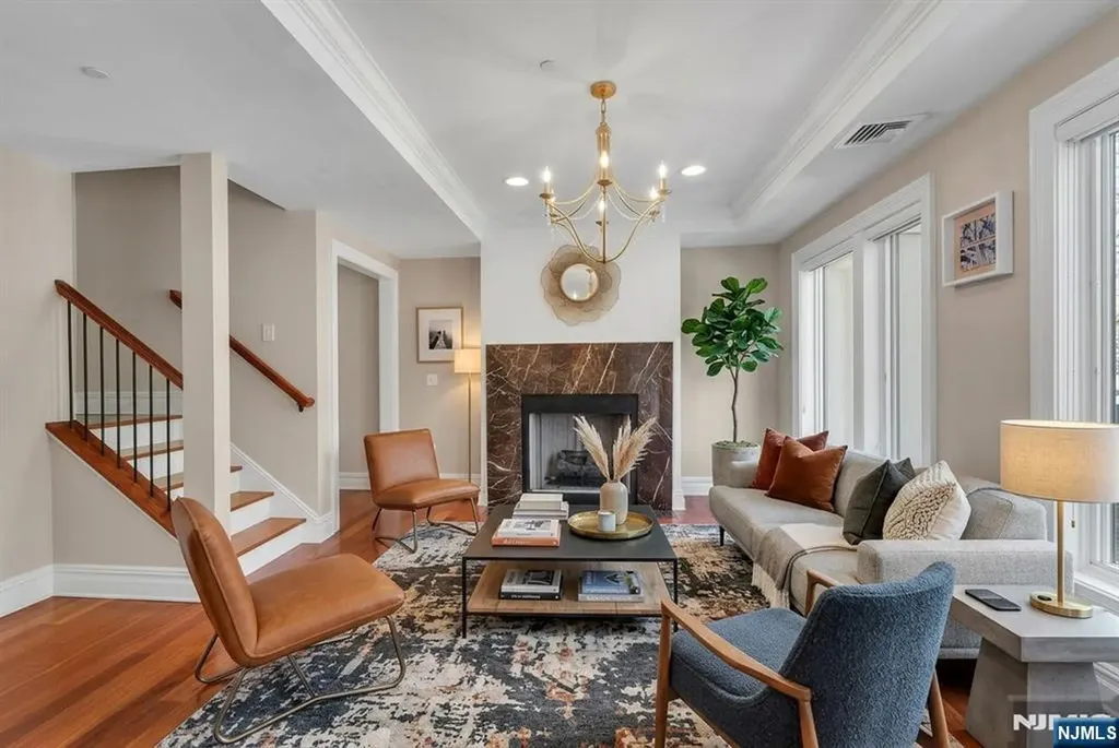 31 Cambridge Way Weehawken NJ 07086