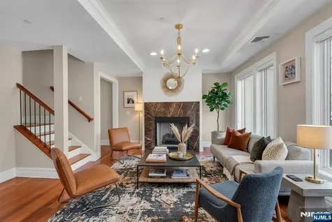 31 Cambridge Way Weehawken NJ 07086