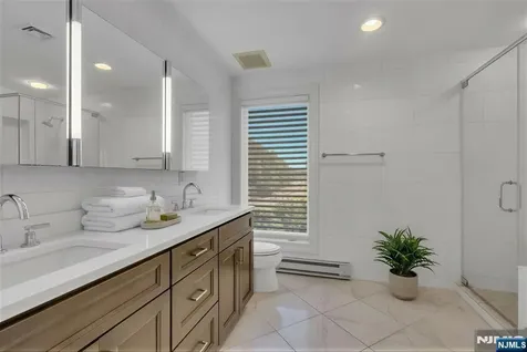 31 Cambridge Way Weehawken NJ 07086