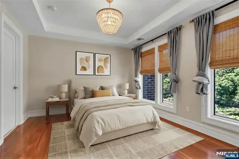 31 Cambridge Way Weehawken NJ 07086