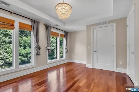 31 Cambridge Way Weehawken NJ 07086