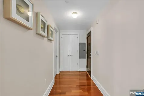31 Cambridge Way Weehawken NJ 07086