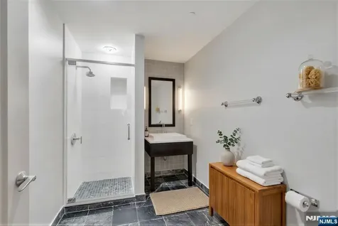 31 Cambridge Way Weehawken NJ 07086