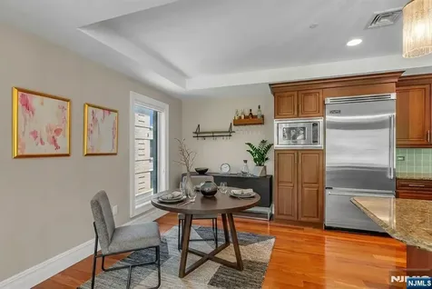 31 Cambridge Way Weehawken NJ 07086