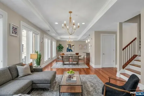 31 Cambridge Way Weehawken NJ 07086