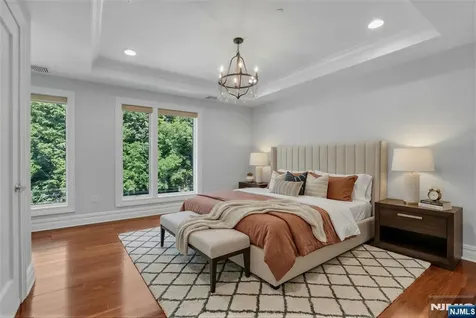 31 Cambridge Way Weehawken NJ 07086