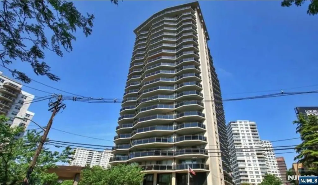 2077 Center Avenue Fort Lee NJ 07024
