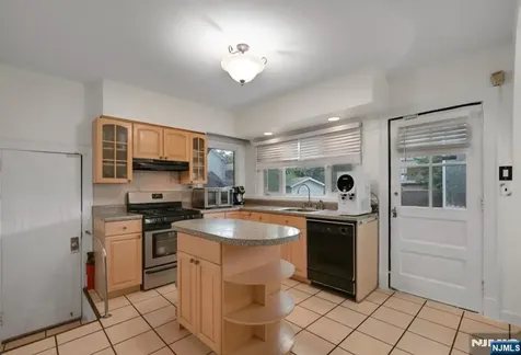 497 Oakdene Avenue Ridgefield NJ 07657