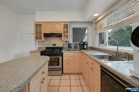 497 Oakdene Avenue Ridgefield NJ 07657