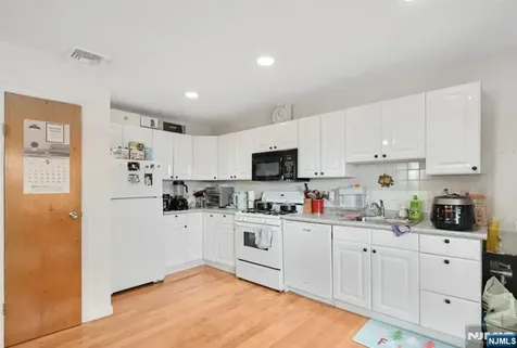 497 Oakdene Avenue Ridgefield NJ 07657