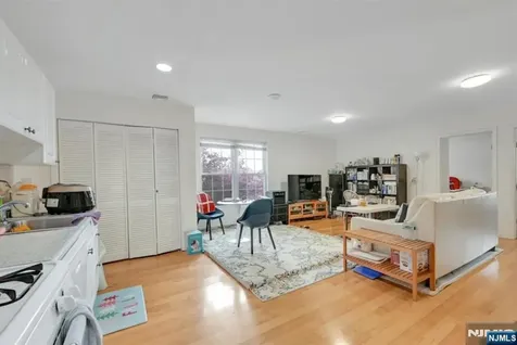 497 Oakdene Avenue Ridgefield NJ 07657