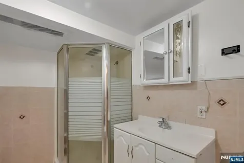 497 Oakdene Avenue Ridgefield NJ 07657