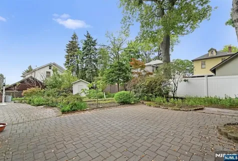 497 Oakdene Avenue Ridgefield NJ 07657