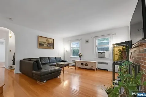 497 Oakdene Avenue Ridgefield NJ 07657