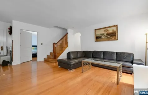 497 Oakdene Avenue Ridgefield NJ 07657