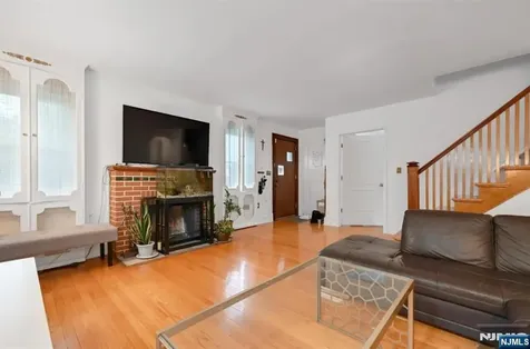497 Oakdene Avenue Ridgefield NJ 07657