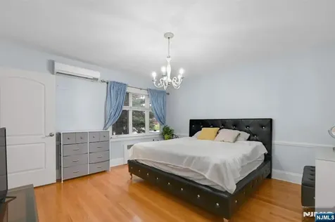 497 Oakdene Avenue Ridgefield NJ 07657