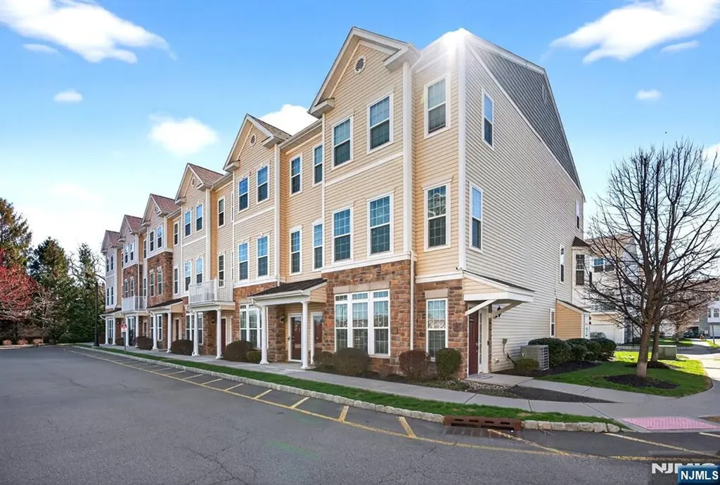 22 Wisteria Lane Garfield NJ 07026