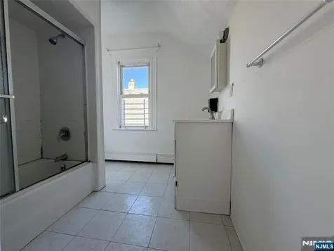 84 18th Street Paterson NJ 07524