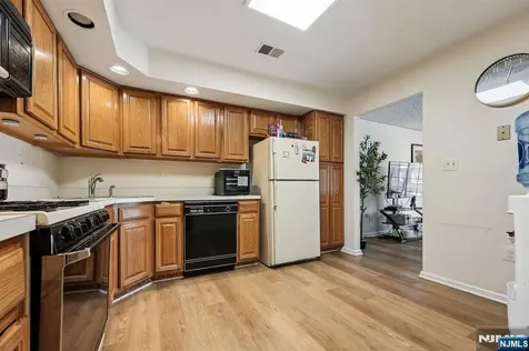 48 Cornerstone Lane Newark NJ 07103