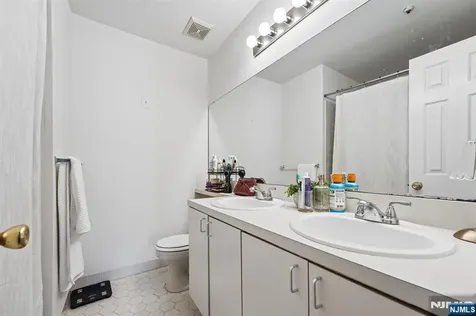 48 Cornerstone Lane Newark NJ 07103