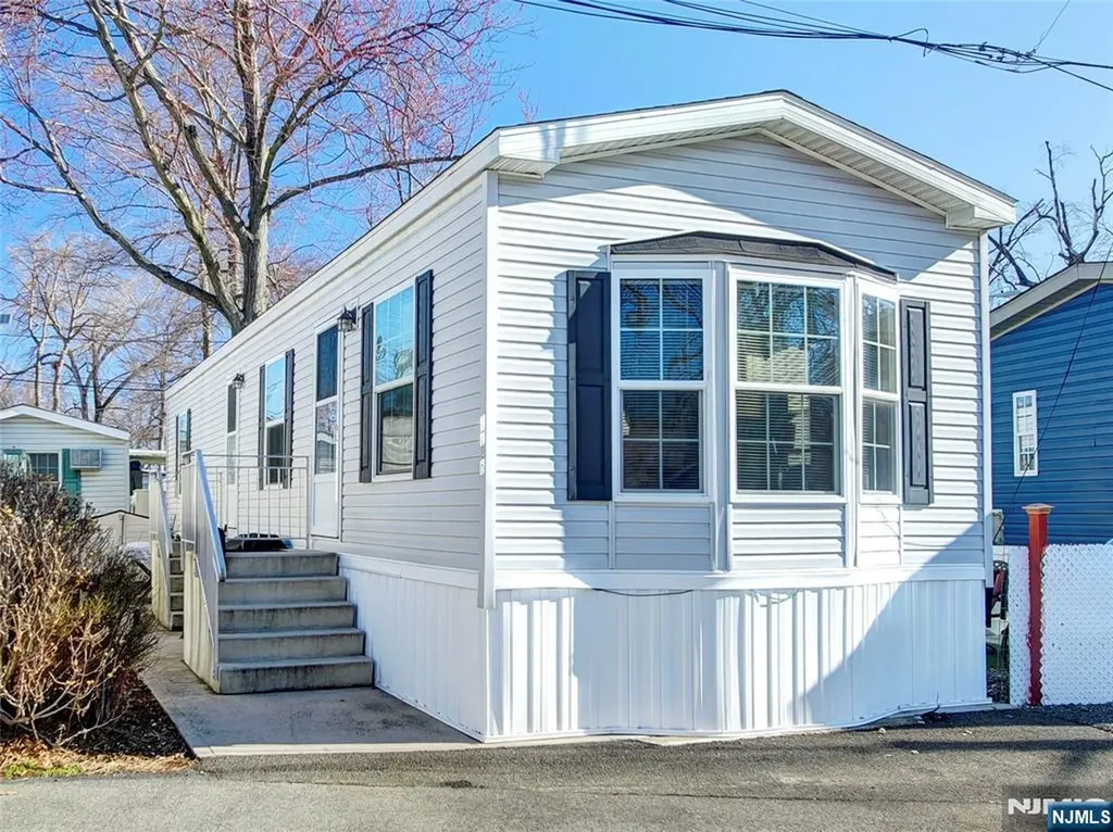 17 E 6th Street Moonachie NJ 07074