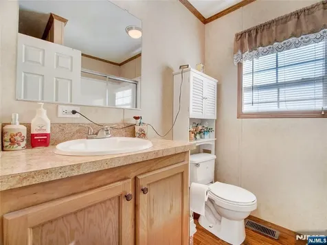 17 E 6th Street Moonachie NJ 07074