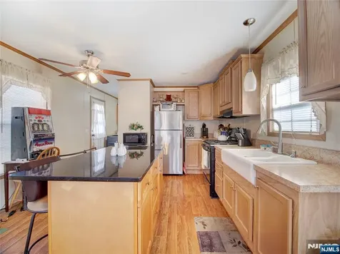 17 E 6th Street Moonachie NJ 07074