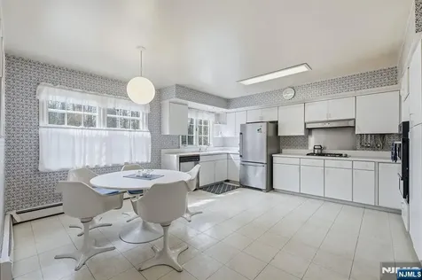 258 Highwood Avenue Tenafly NJ 07670