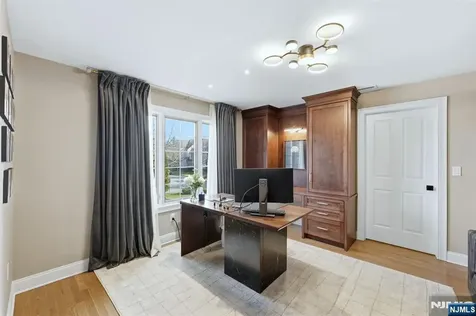 204 Bearwoods Road Park Ridge NJ 07656