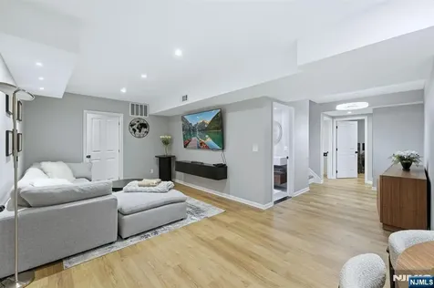 204 Bearwoods Road Park Ridge NJ 07656