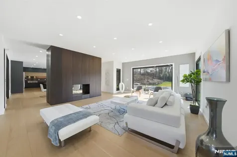 55 Oxford Drive Tenafly NJ 07670