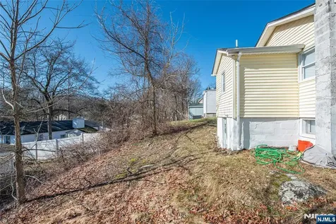 40 Kingsland Road West Milford NJ 07421