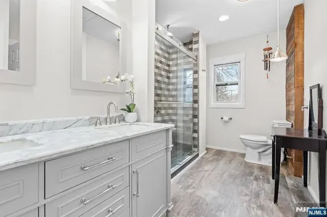 111 Doty Road Oakland NJ 07436