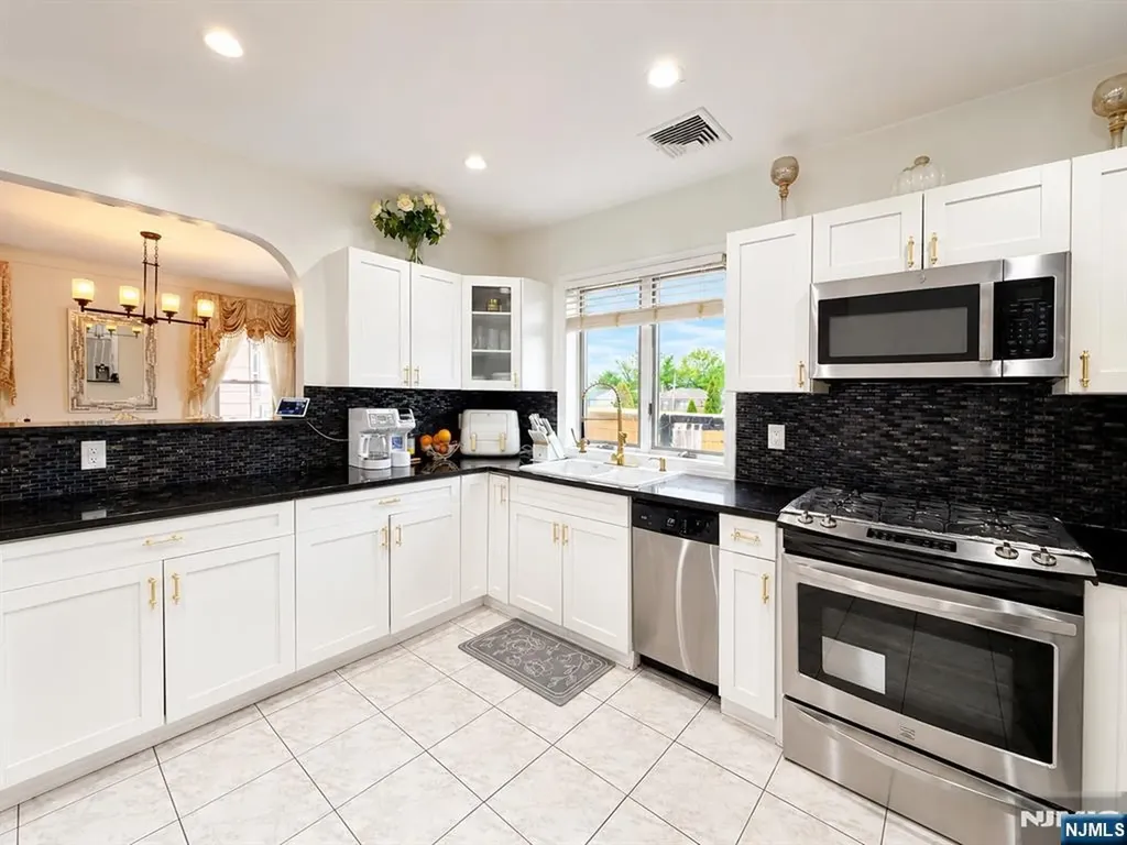 569 Monroe Place Ridgefield NJ 07657