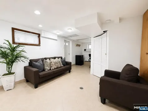 569 Monroe Place Ridgefield NJ 07657