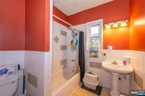 31 Chestnut Street East Orange NJ 07018