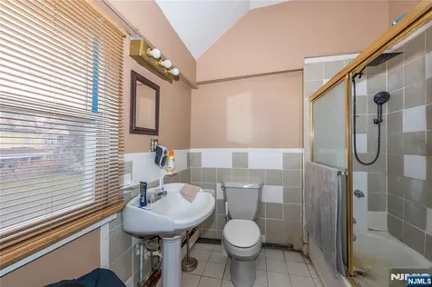 31 Chestnut Street East Orange NJ 07018