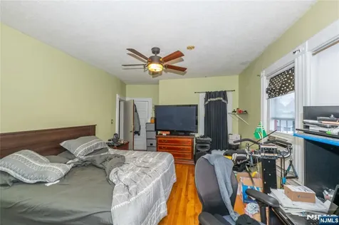 31 Chestnut Street East Orange NJ 07018