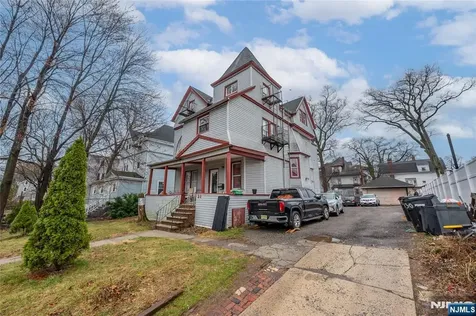 31 Chestnut Street East Orange NJ 07018
