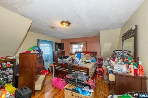 31 Chestnut Street East Orange NJ 07018