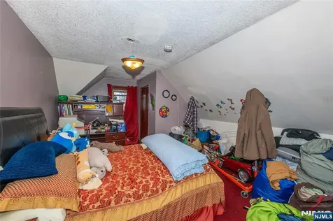 31 Chestnut Street East Orange NJ 07018