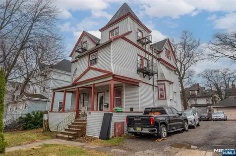 31 Chestnut Street East Orange NJ 07018