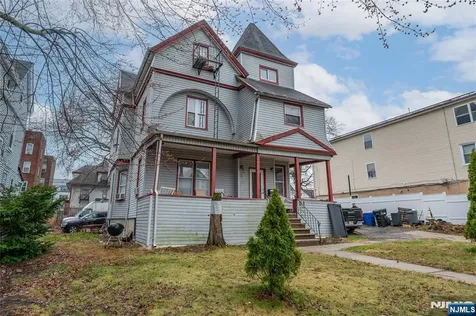 31 Chestnut Street East Orange NJ 07018