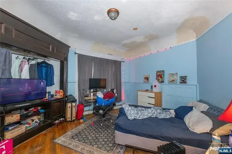 31 Chestnut Street East Orange NJ 07018